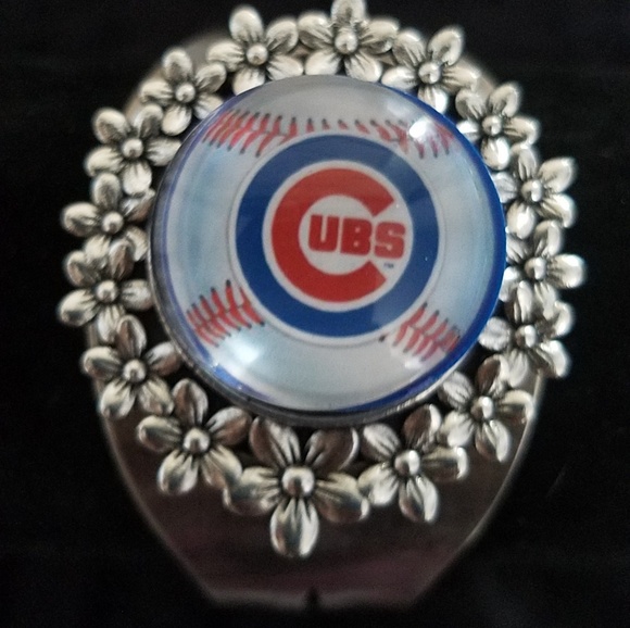 Chicago Cubs fan cuff bracelet - Picture 1 of 2